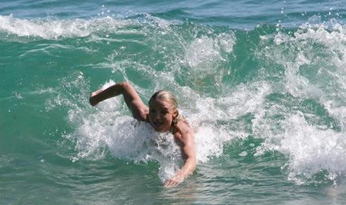 Exercices pour maigrir: Cameron Diaz surf