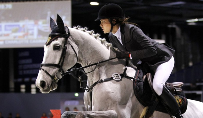 Exercices de stars: Princesse Charlotte Casiraghi cheval