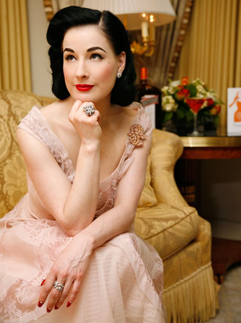 Look de star: Dita Von Teese - Look Cabaret